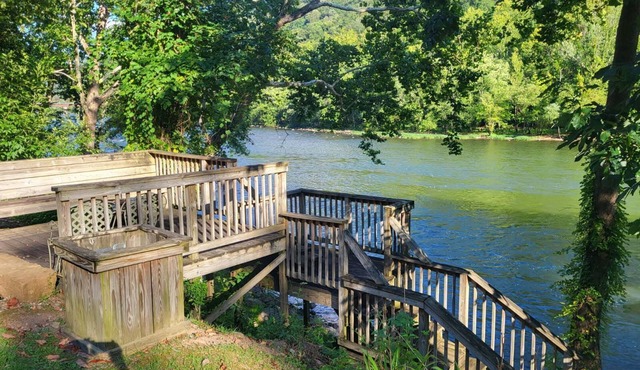 RiverFront Cabin in New River Gorge National Park LAST MINUTE SALE 6/23 - 6/26