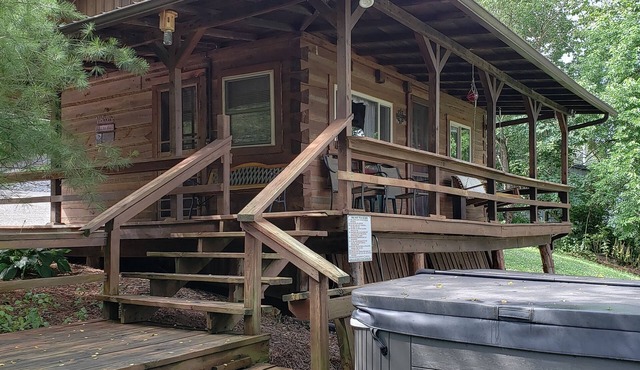 Riverfront Cabin with hot tub