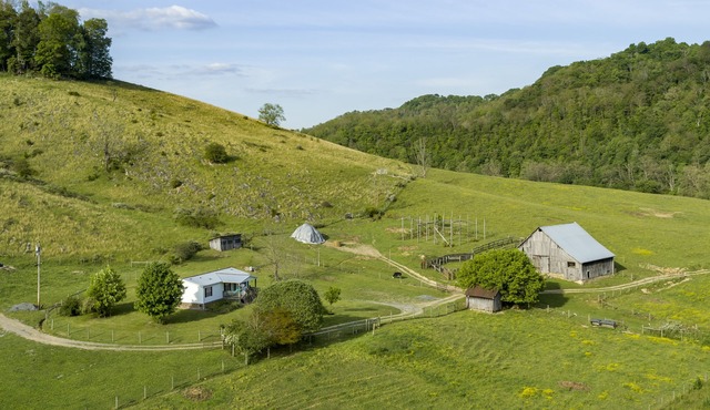Riverfront Cattle Farm Home in the Mountains