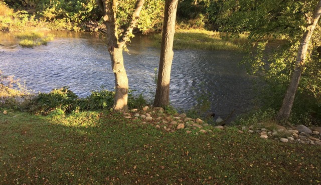 Riverfront Chalet near Dollywood, The Island, LeConte Center and The Titanic