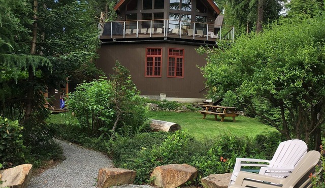 Riverfront Chalet with Spectacular View in Cascade Mountains of Stevens Pass