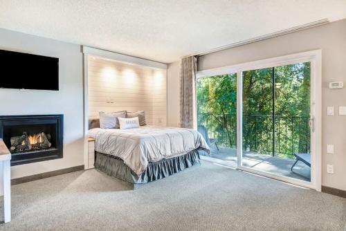 Riverfront Condo Next to Park and Downtown Bend