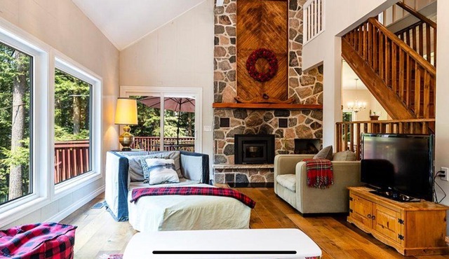 Riverfront Cottage with Pool Table & Kayaks