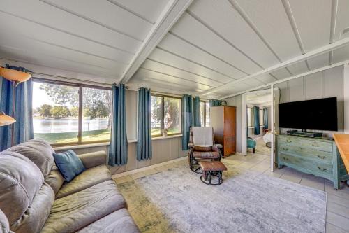 Riverfront Dixon, Illinois, Vacation Rental!