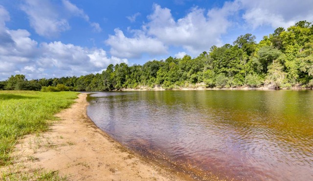 Riverfront Florida Escape w/Grill & Fire Pit!