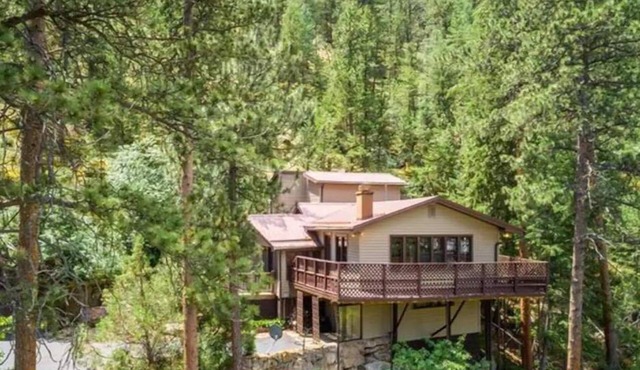 Riverfront Fly Fishing Cabin Near Estes Park & RMNP