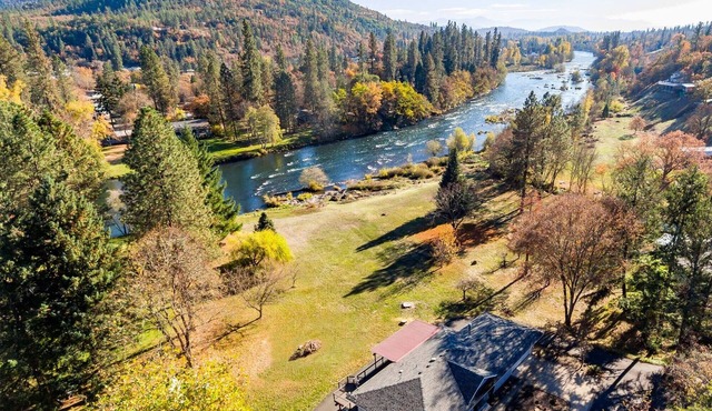 Riverfront Getaway, Beautifully Remodeled Home