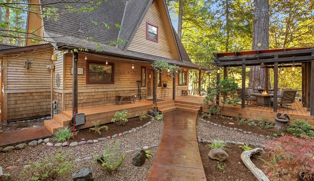 Riverfront Home in North Bend with Large Deck and Hot Tub. Pet-Friendly!