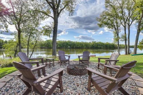 Riverfront Home w/Private Dock in Wisconsin Dells