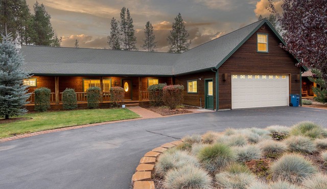 Riverfront, Hot Tub,Paddle Boards,Canoe,Ping-Pong, Billiard,near Sunriver Resort