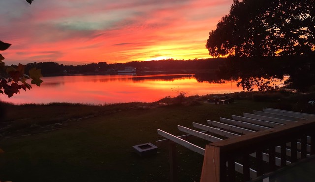Riverfront house with kyacks fire pit and gym