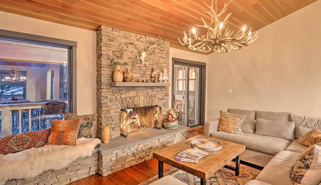 Riverfront Lincoln Condo: 1 Mi to Loon Mountain!