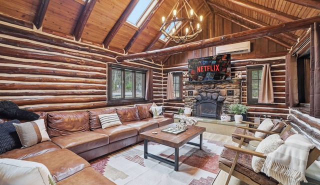 Riverfront Lodge with Indoor Pool & Hot Tub