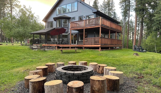 Riverfront Lodge - Ideal for small and large groups with room to spread out