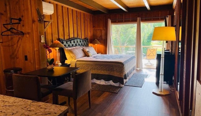 Riverfront Lodging River Room 19