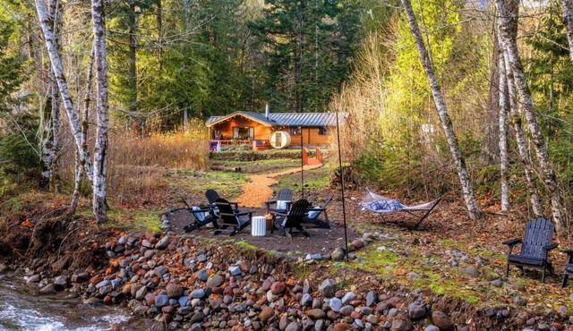 Riverfront Log Cabin with Sauna, Hot Tub, Whisky Barn