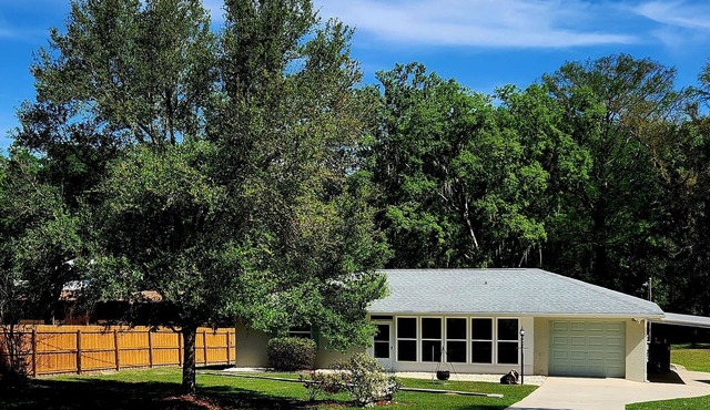Riverfront Retreat on the Withlacoochee River and only minutes to Rainbow River!