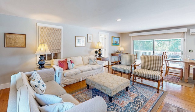 Riverfront retreat with a wood fireplace, washer/dryer, & full kitchen