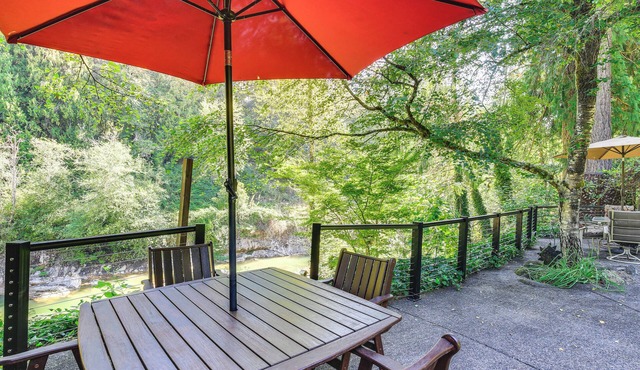 Riverfront Sandy Retreat, Fish & Kayak On-Site