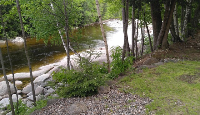 Riverfront, Vacation! Spacious, Bright, Clean! 3 Br/2 Ba WEEKEND SHUTTLE TO LOON