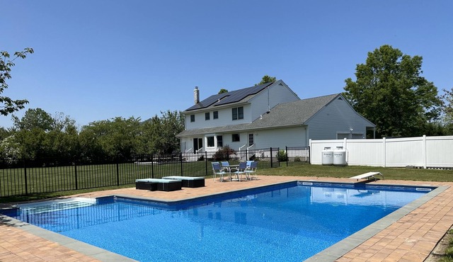 Riverhead Heated Pool Oasis near Lavender Fields, Splish Splash and Tanger Mall