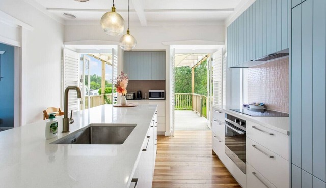 Riverhead Villa with BBQ and deck