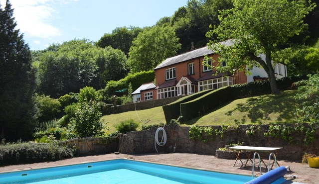 Riversdale Lodge is set in the heart of Symonds Yat overlooking the River Wye.