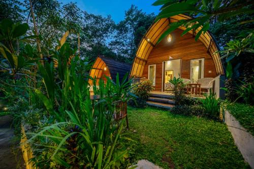 Riverside 3BR Bungalows with Pool, Jungle, ATV & Tubing - Ubud