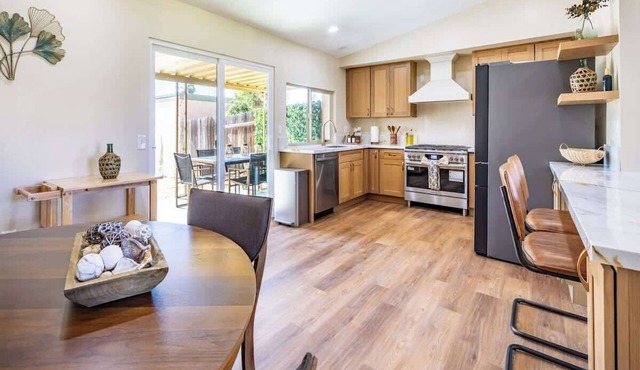 Riverside Courtside Oasis + Pool Access