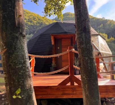 Riverside Dome - Glamping Transalpina