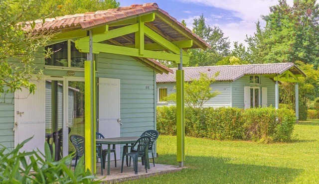 Riverside cabin for 4-guests