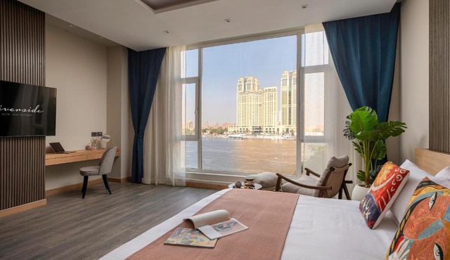 Riverside Hotel