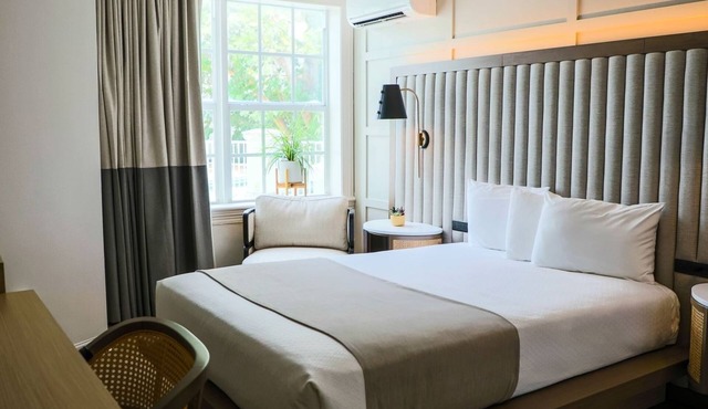 Riverside Hotel | Micro Queen | Heated River Pool, Walkable Dining | 2 Units