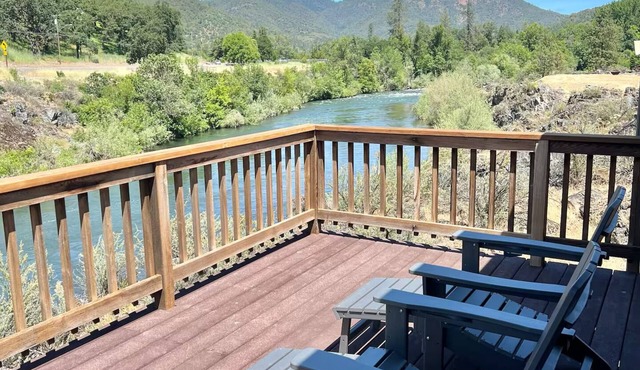 Riverside Lodging on the Rogue River in Gold Hill Oregon at the Osprey's Landing