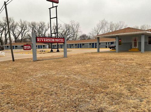 RIVERSIDE MOTEL