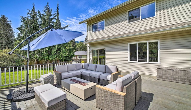 Riverside North Bend Oasis: Stunning Mountain View