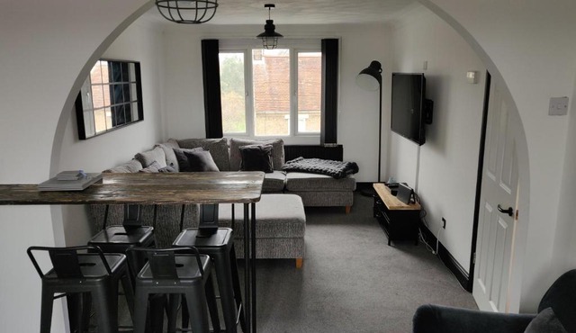 Riverside Park Penthouse Apt 1BR Parking St Neots