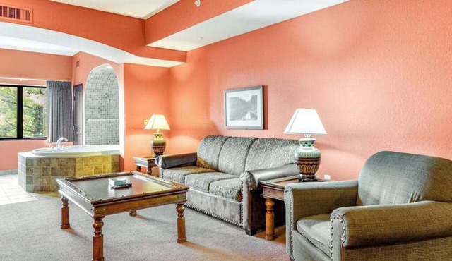 Riverside resort condo with on-site golf, dining