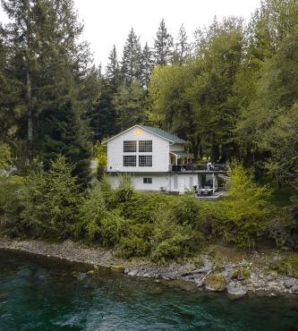 Riverside Retreat on Skagit River