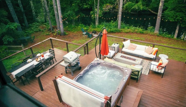 Riverside Retreat w/Hot Tub, Gym & Dock