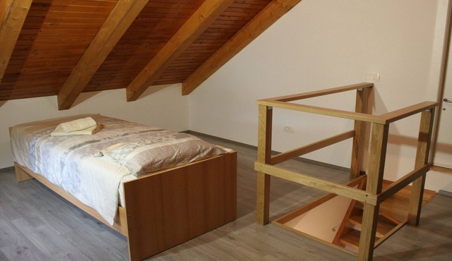 Riverside Rustic Ridge Apartments with Balcony - Three Bedroom Apartment with Balcony