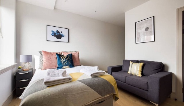 Riverside Studio Flat in Kingston