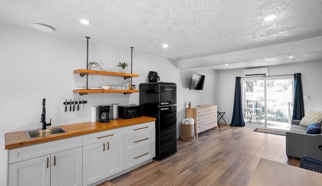 Riverside Studio | Kitchenette, Firepit, BBQ, Dock