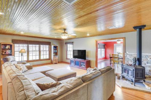 Riverside Texas Retreat w/Wraparound Porch!
