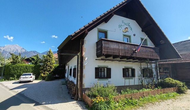 Riverside Unique and Tranquil Apartment - Three Bedroom Apartment