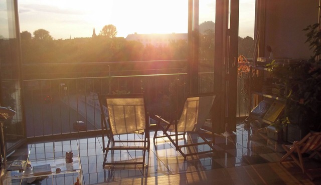 Riverside view 1-bedroom apartment in tranquil green Berlin with WiFi