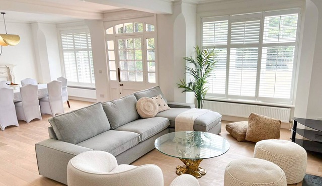Riverside Walks, Dorney, Windsor, Nr Bray, Sleeps 14, Detached House/parking