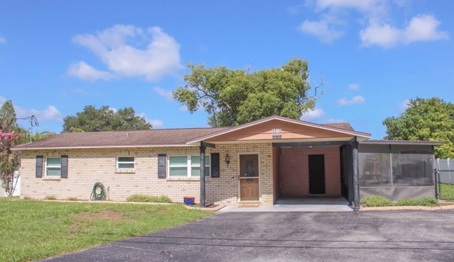 Riverview 2 BD - HUGE yard Pet Friendly!