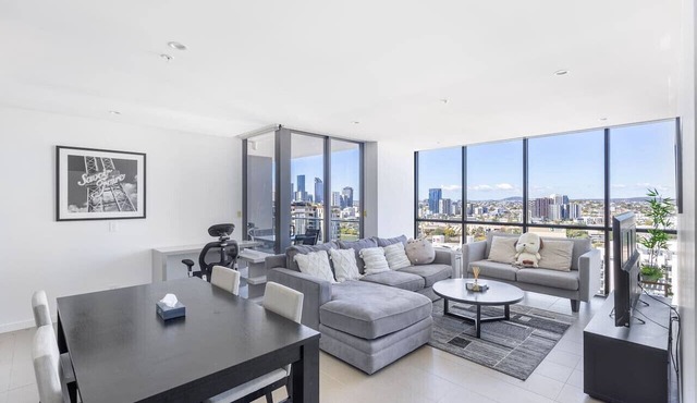 Riverview 3Beds | 2 Carparks | 1Min to Train&Cafe