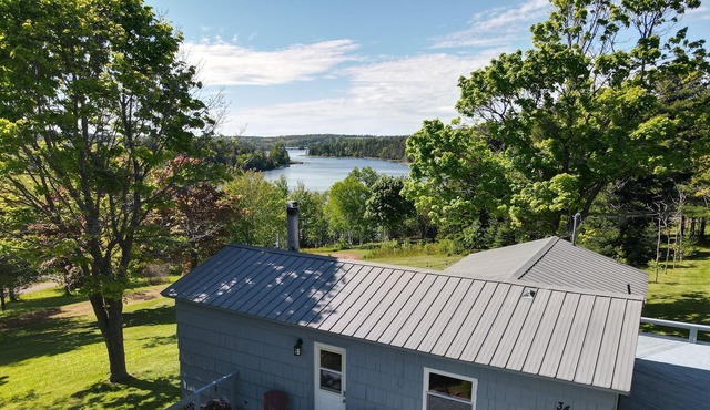 Riverview Escape - Cozy cottage with stunning view